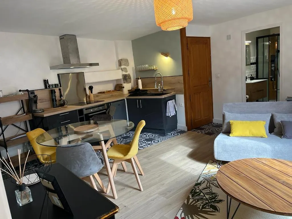 La Maison Du Bonheur Gite Le Coquet Apartment Largentiere 0*,